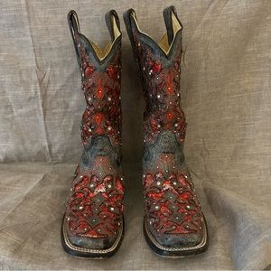 All orders ship in the next 1-3 business days! 
Red Sequin/Gray Corral Boots